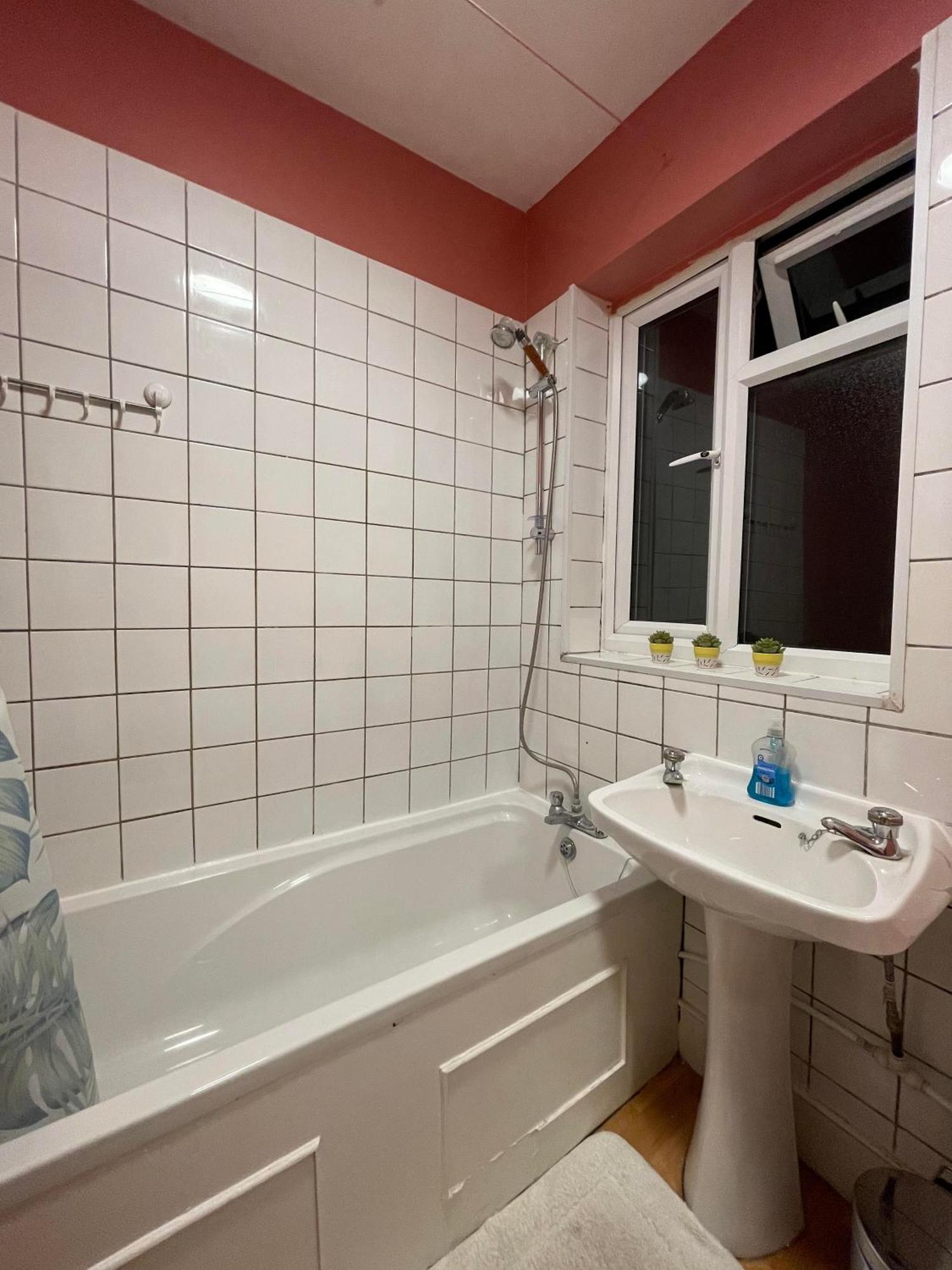 Spacious Room Londra Exterior foto